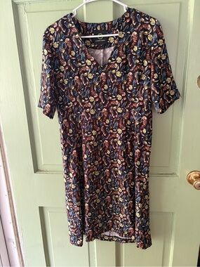 CATHERINE PREVOST shift dress feather pattern short sleeves v neck England
